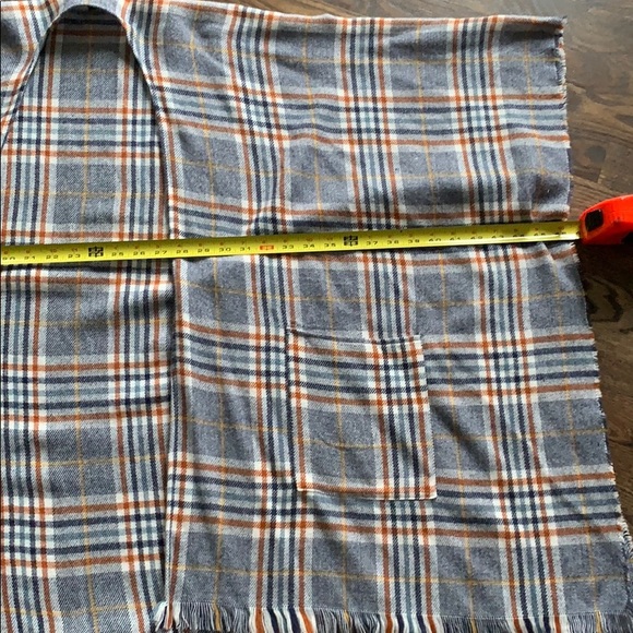 Poncho - Picture 6 of 10